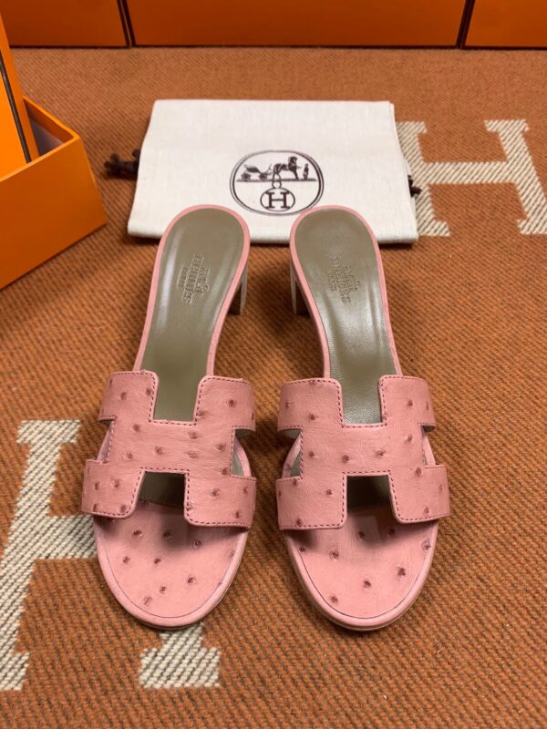 Hermes Oasis Sandals in Ostrich(Fully Handmade)