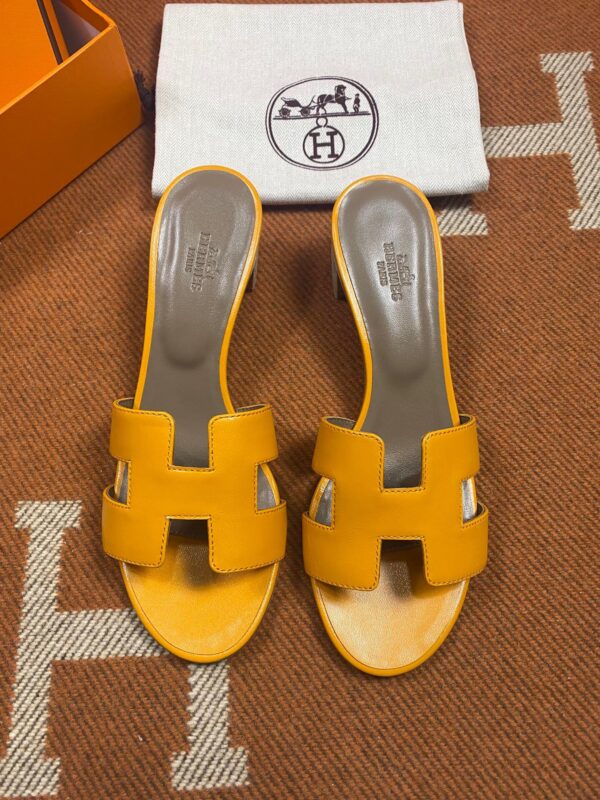 Hermes Oasis Sandals in Swift (Fully Handmade)