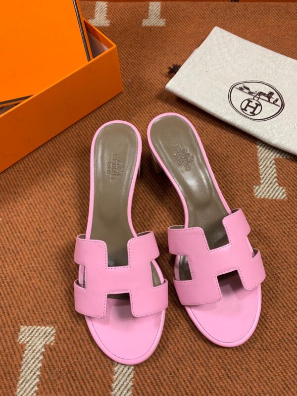 Hermes Oasis Sandals in Swift (Fully Handmade)