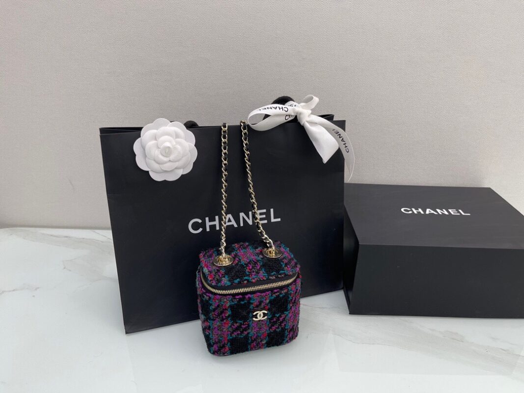 Chanel Small Vanity with Chain 8.5x11x7cm