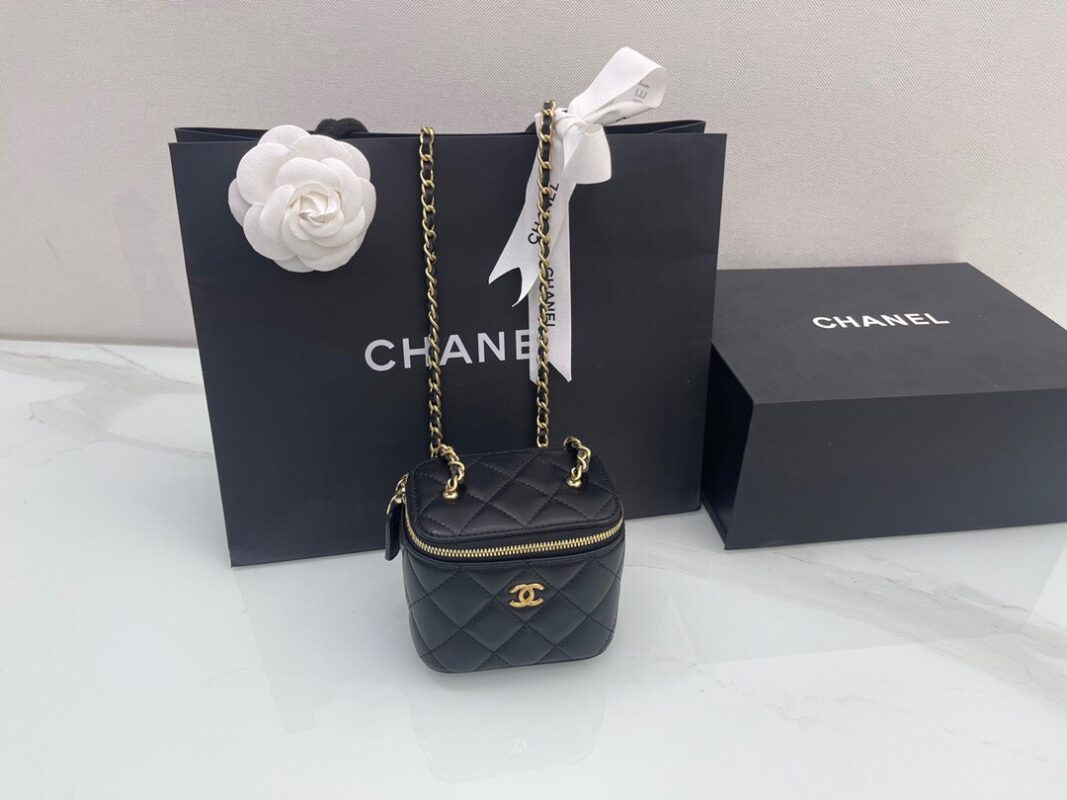 Chanel Small Vanity with Chain 8.5x11x7cm