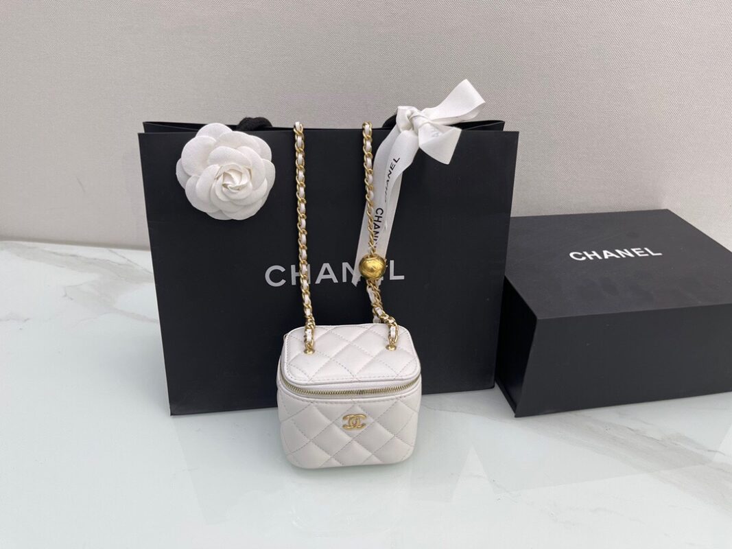 Chanel Small Vanity with Chain 8.5x11x7cm
