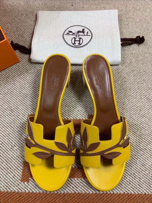 Hermes Oasis Sandals in Swift (Fully Handmade)