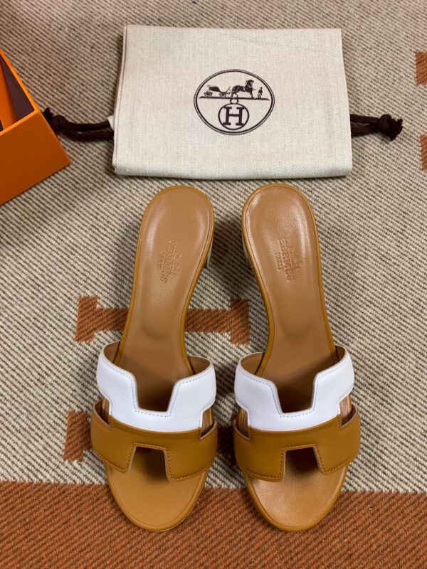 Hermes Oasis Sandals in Swift (Fully Handmade)