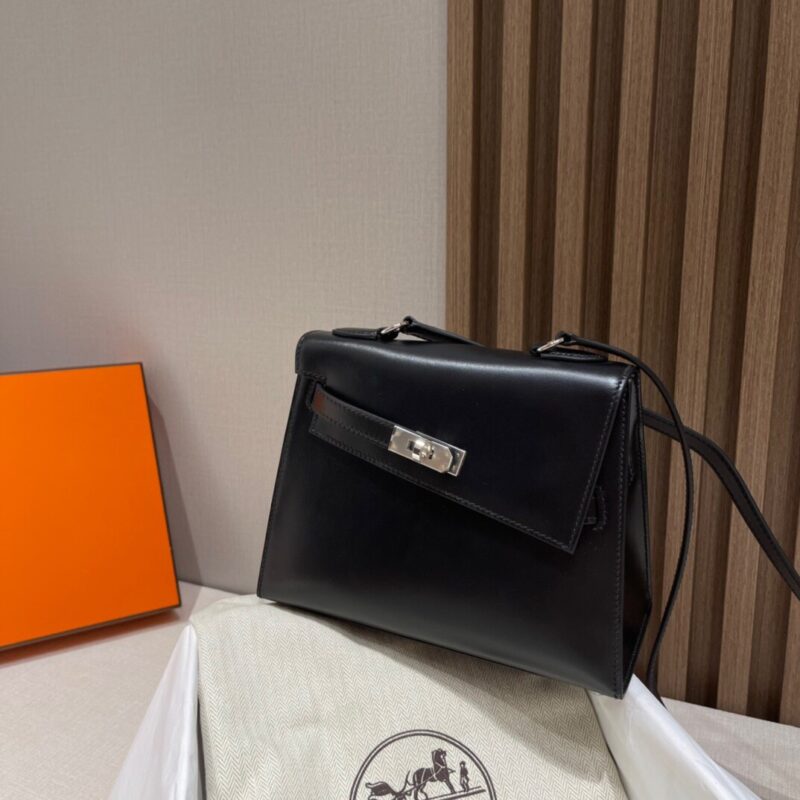 Kelly Desordre in Noir Box PHW