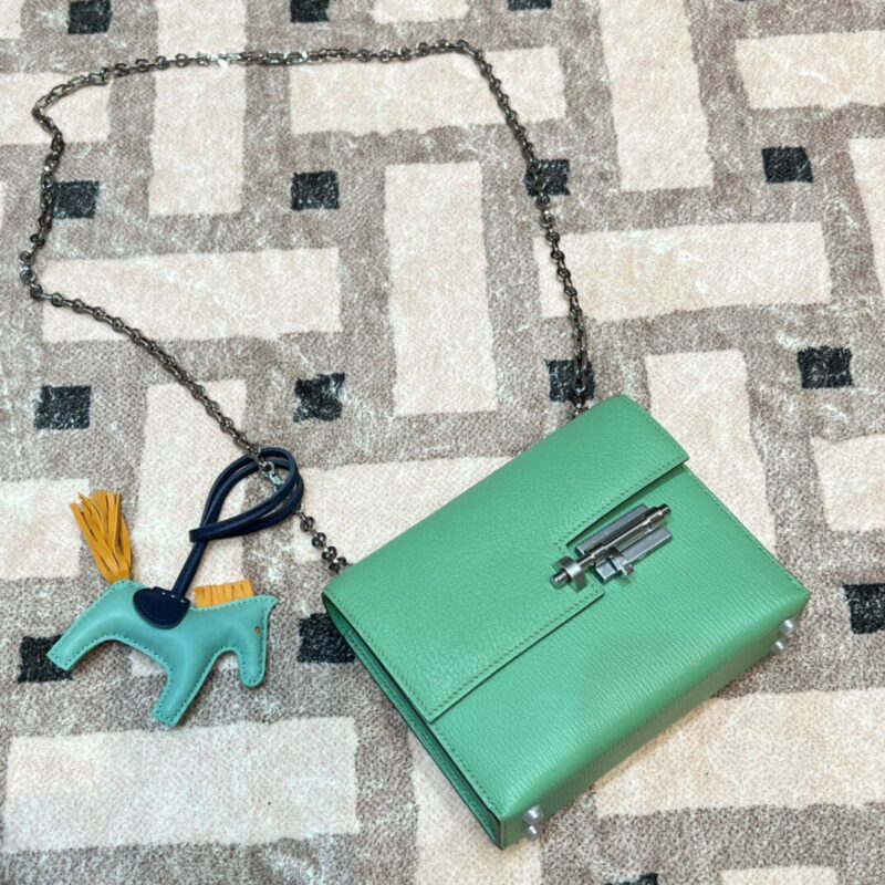 Verrou Mini in Vert Criquet Chevre Mysore