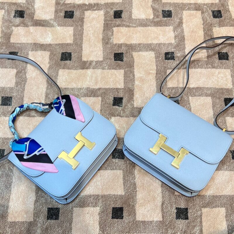 Constance 18 Epsom in Bleu Brume