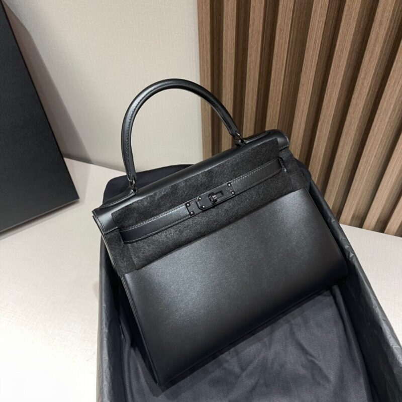 Kelly 28 in Noir Box