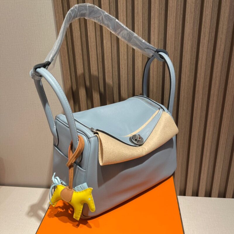 Lindy 26 Evercolor in Bleu Lin