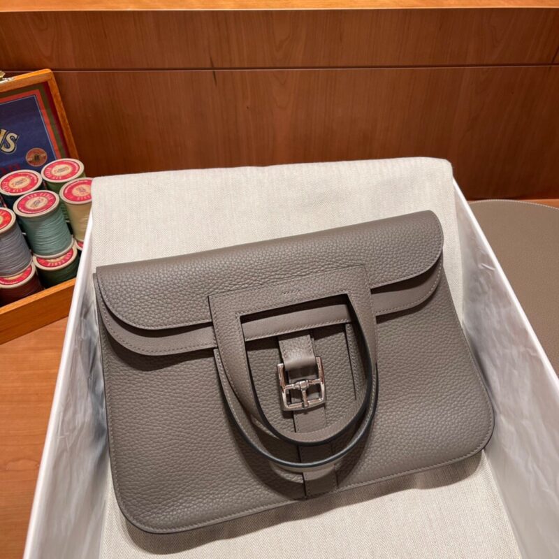 Halzan 31 Clemence in Etain