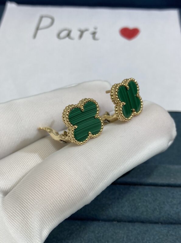 VCA Malachite Earrings 18k Gold