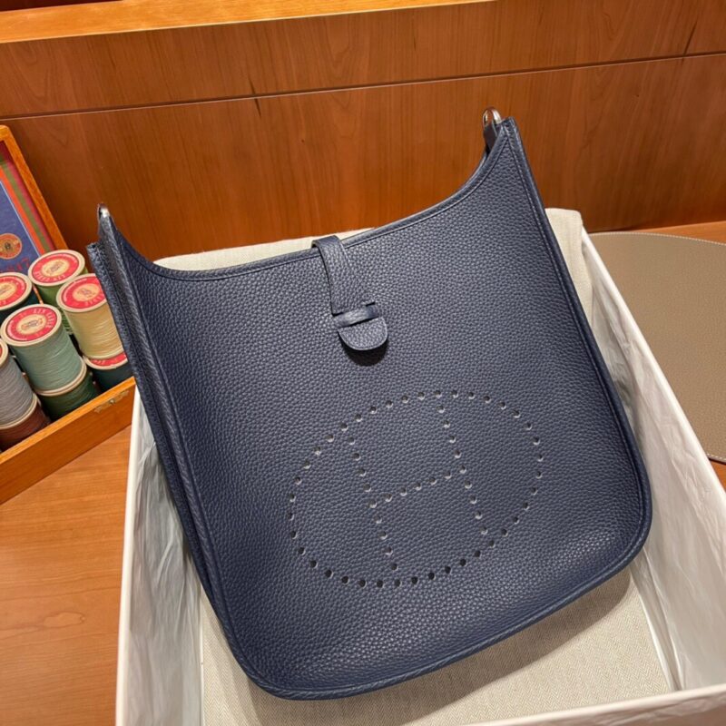 Evelyne 28 Clemence in Bleu Nuit