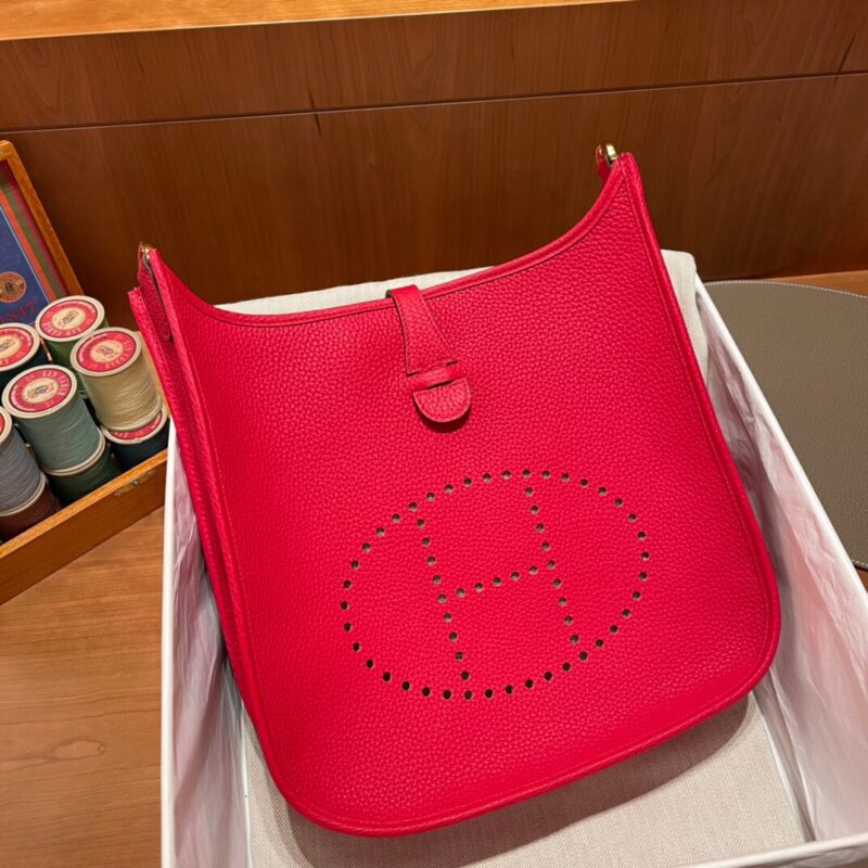 Evelyne 28 Clemence in Rouge de Coeur