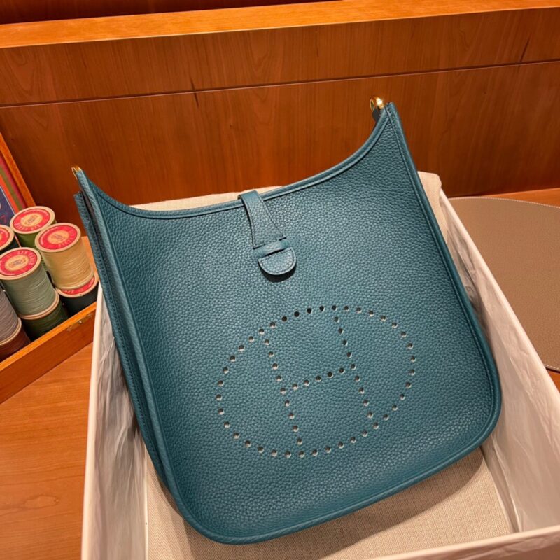 Evelyne 28 Clemence in Colvert