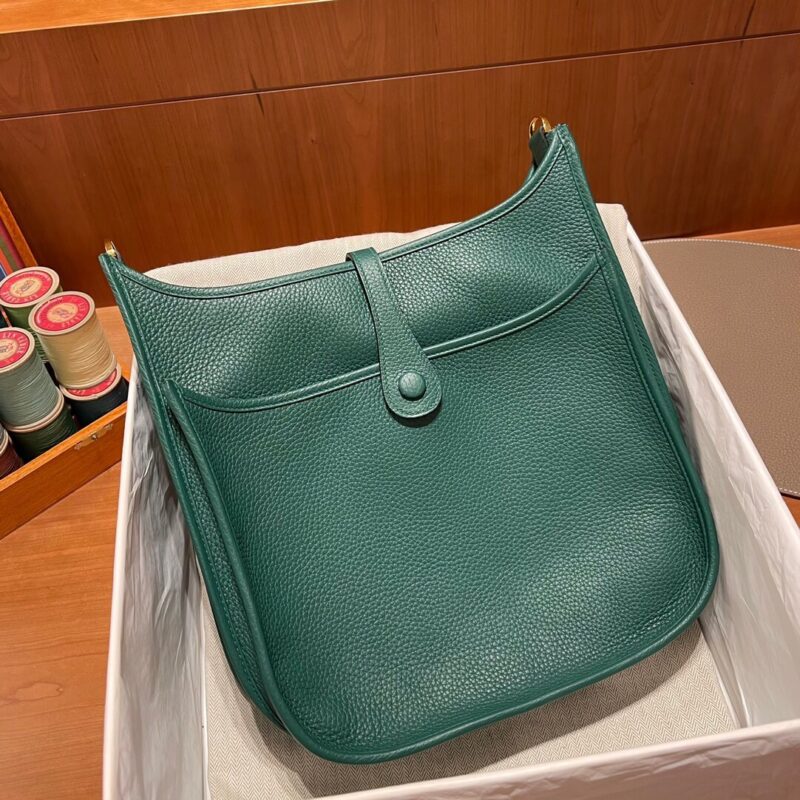 Evelyne 29 Clemence in Malachite