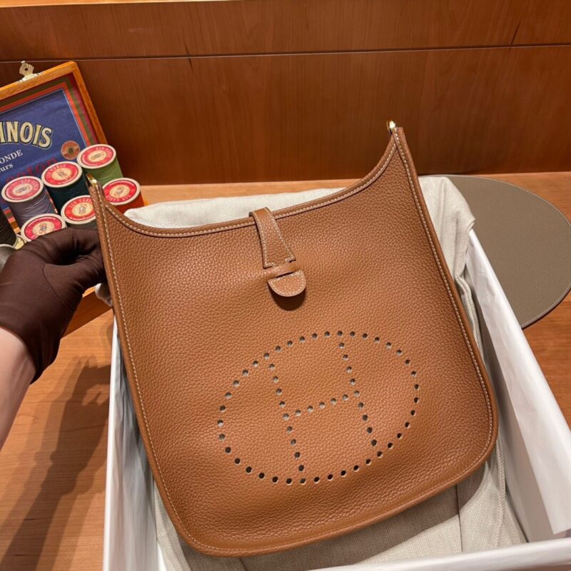 Evelyne 29 Clemence Golden Brown Gold