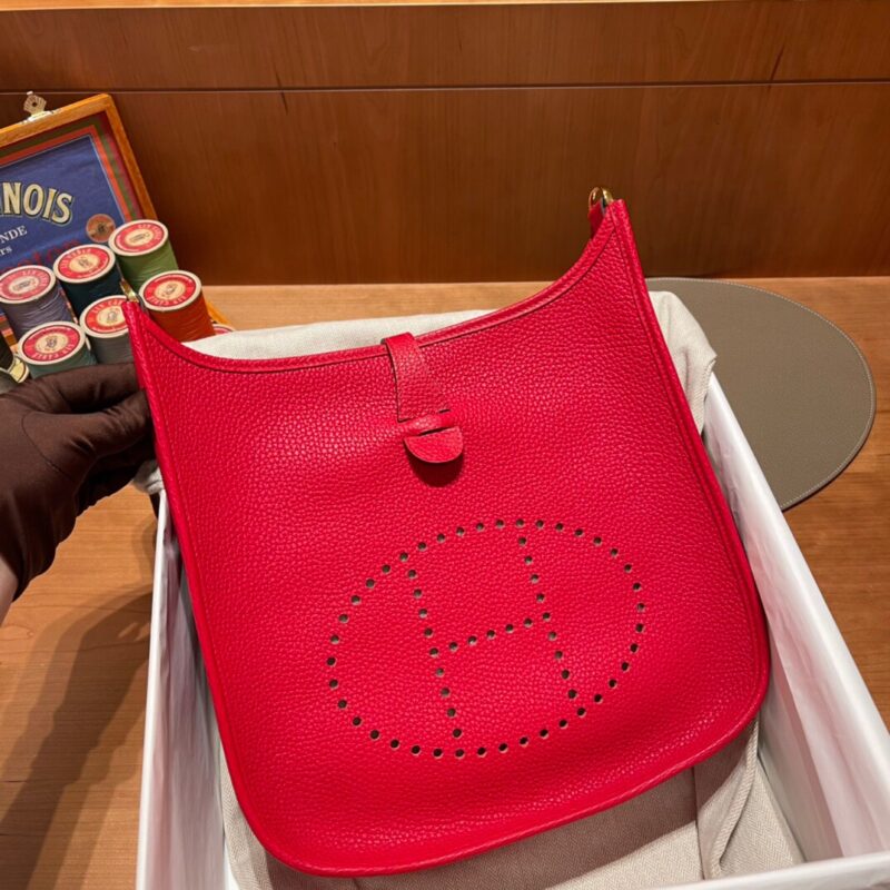 Evelyne 29 Clemence Red Rouge Casaque