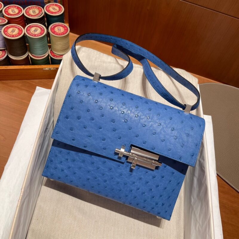 Verrou 21 in Mykonos Ostrich