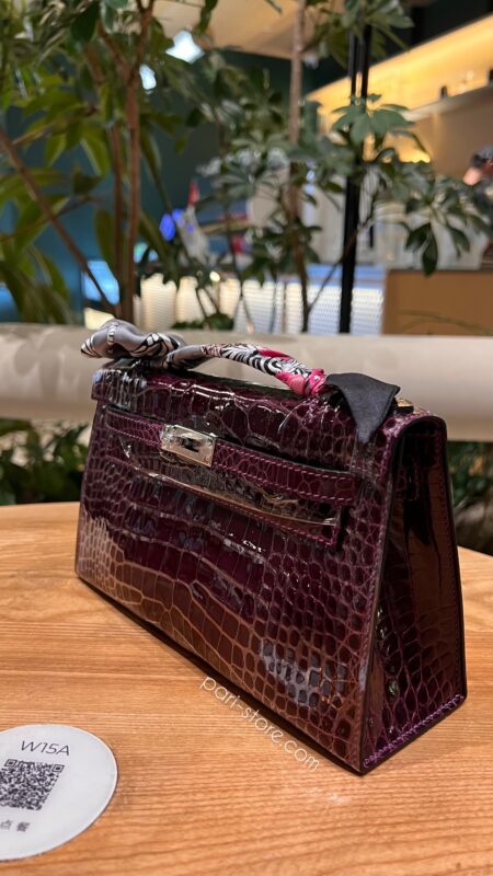 Kelly Pochette Alligator in Amethyst