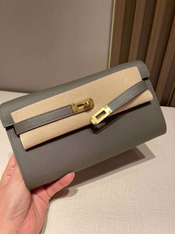 Kelly To Go Wallet in Gris Meyer Epsom