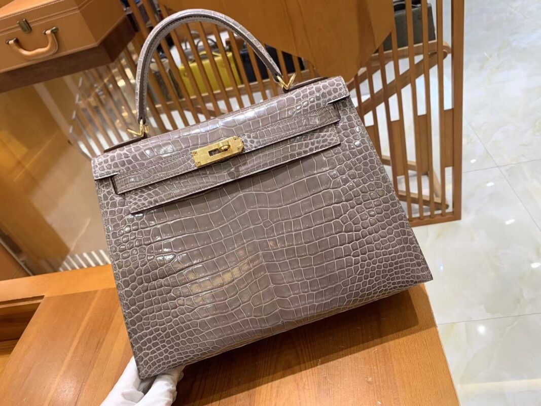 Kelly 28 Crocodile in Gris Tourterelle