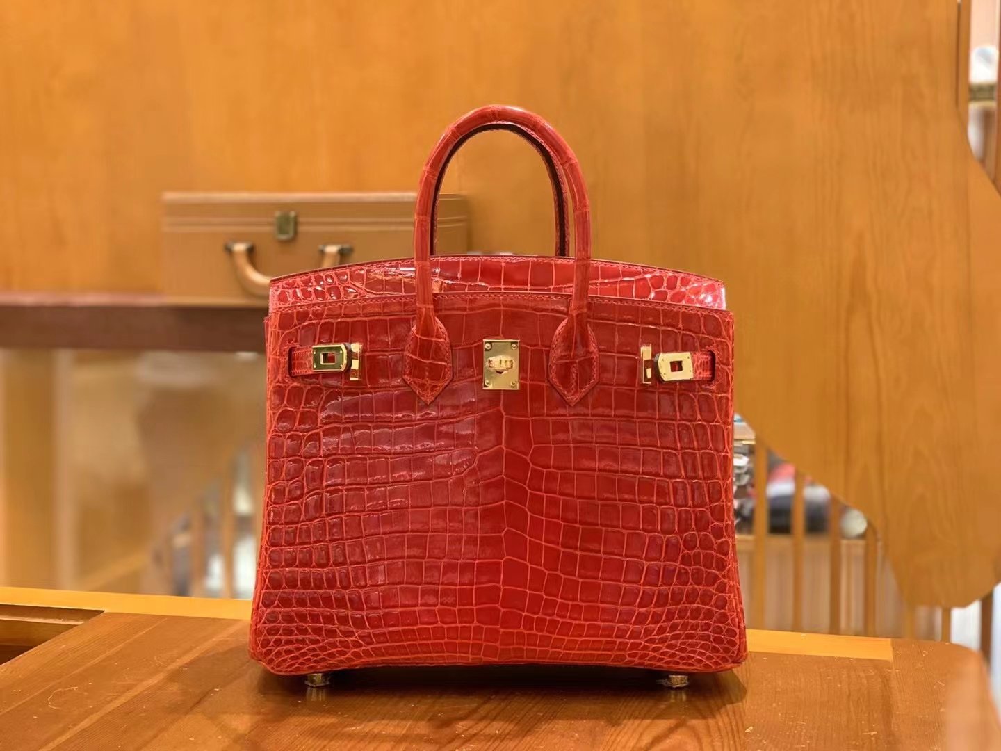 1000011001.jpg Birkin 25 Shiny Crocodile in Rouge de Coeur - Image 1