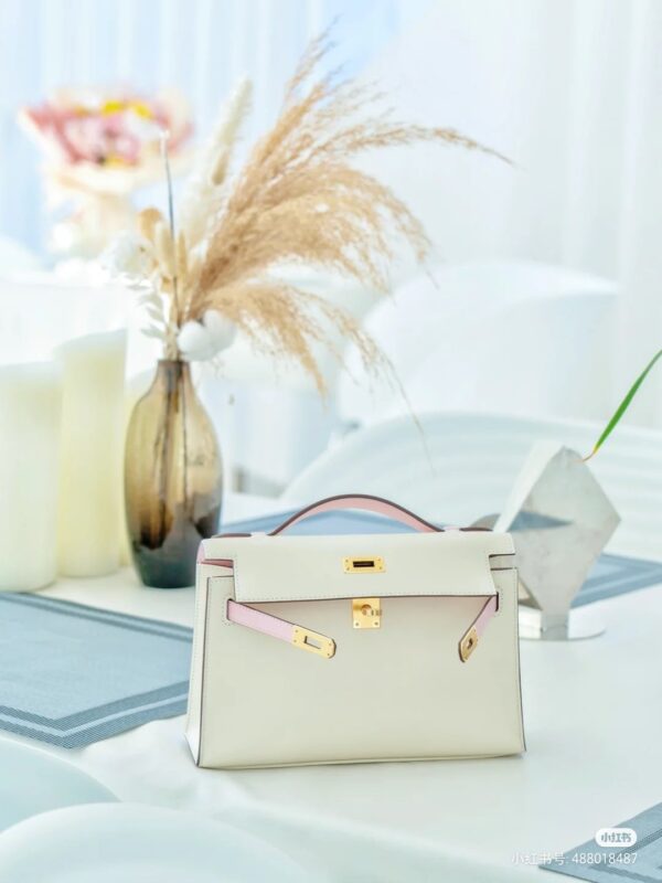 Kelly Pochette Swift in Craie&Rose Sakura