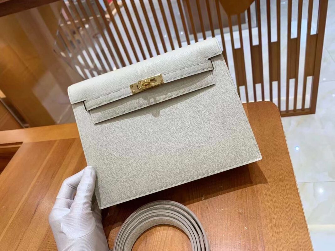 Kelly Danse 22 Milkshake White Evercolor