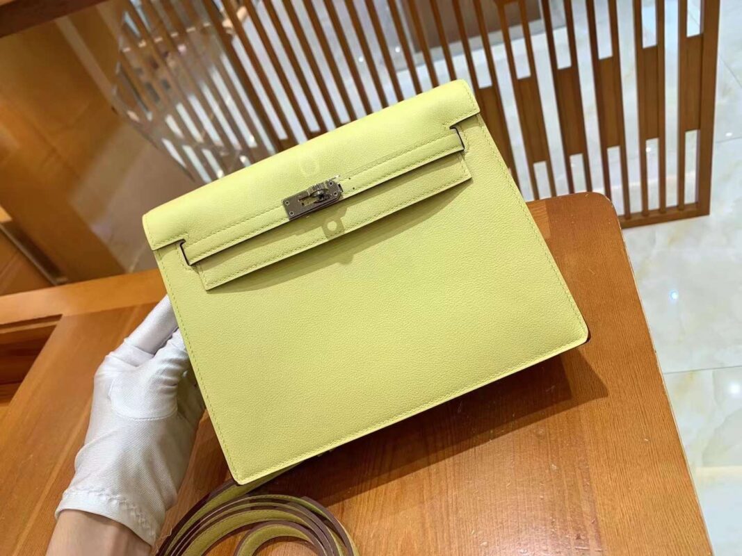 Kelly Danse 22 Evercolor Chicken Yellow