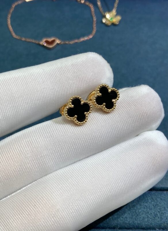 Small Clover Stud Earrings on Onyx, Yellow Gold