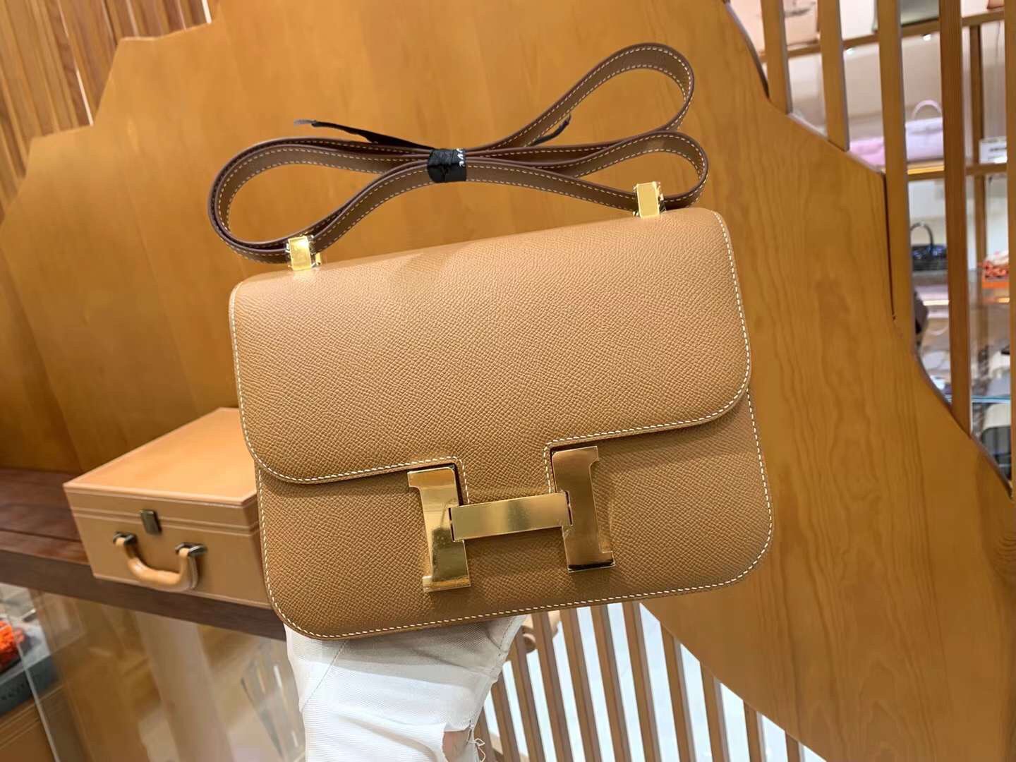 img_0972 Constance 24 Epsom - Image 1