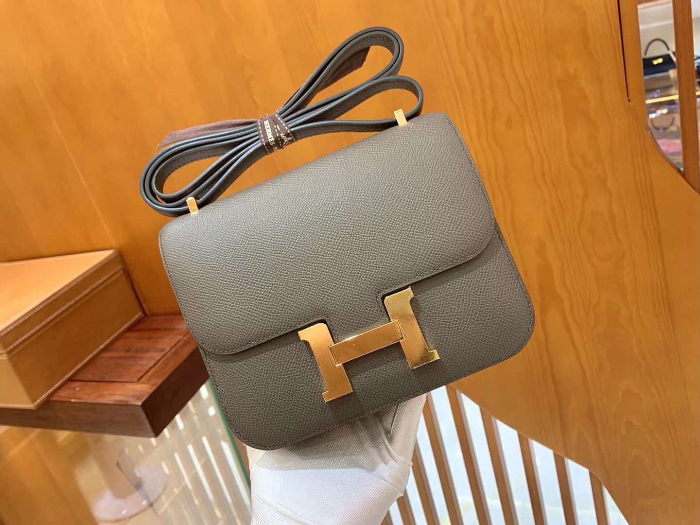 img_1081 Constance 19 Epsom - Image 1