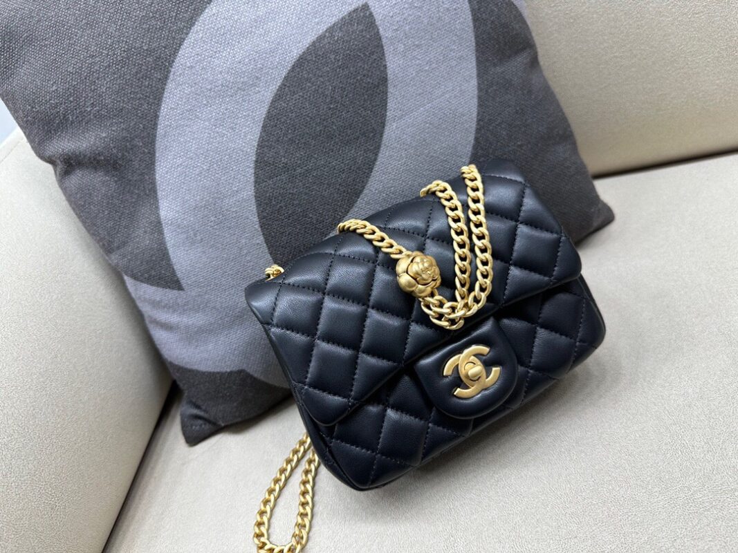 Chanel Camellia Regulatory Block Series Bag