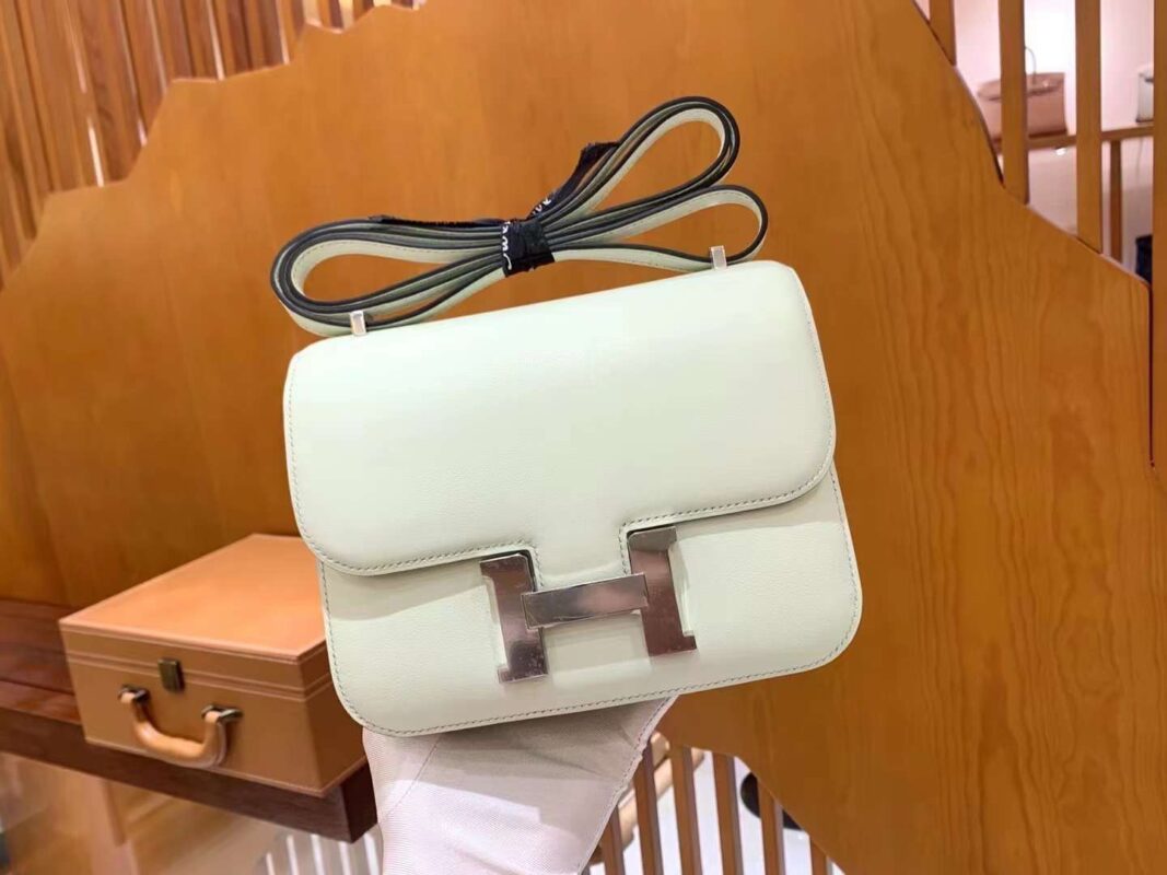 Constance 18 Swift in Craie