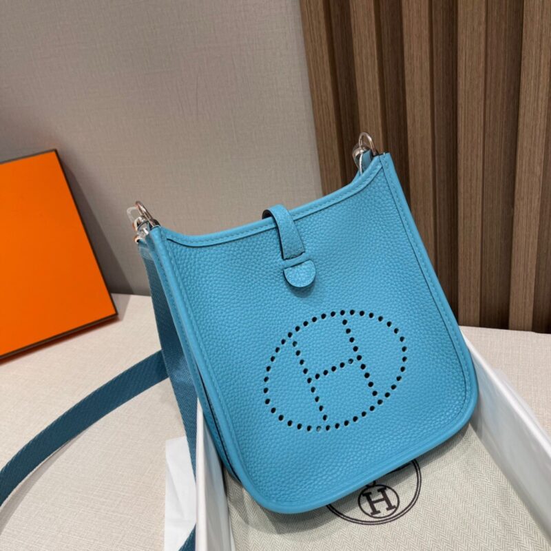 Evelyne Mini Clemence