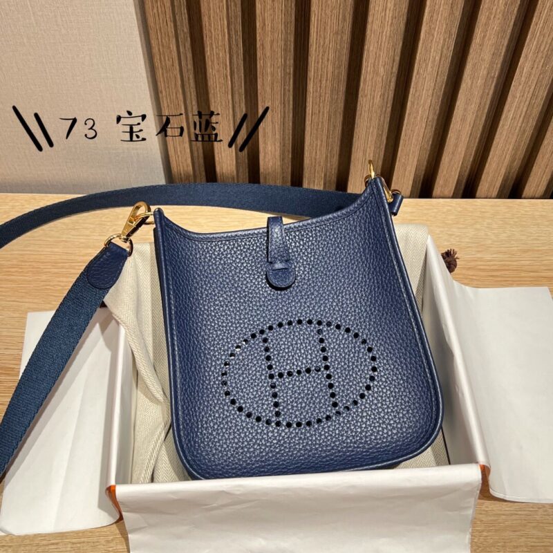 Evelyne Mini Clemence