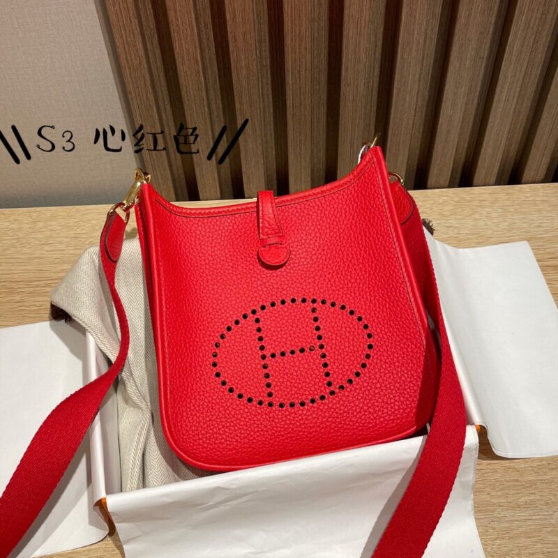 Evelyne Mini Clemence