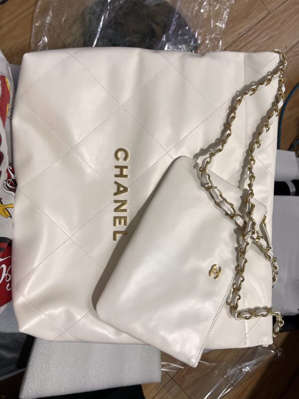 Chanel 22 Handbag