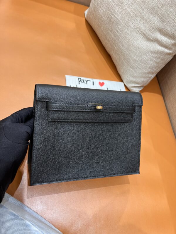 Kelly Danse in Black Evercolor