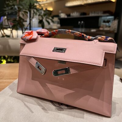 Kelly Pochette in Rose Sakura Swift