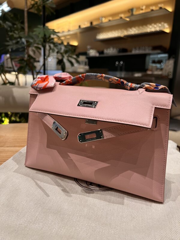Kelly Pochette in Rose Sakura Swift