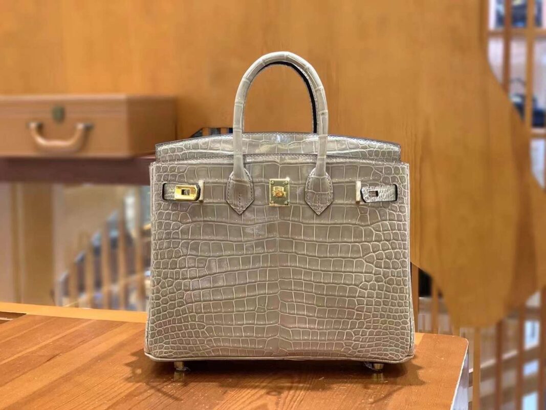 Birkin 25 in  Beige Shiny Crocodile