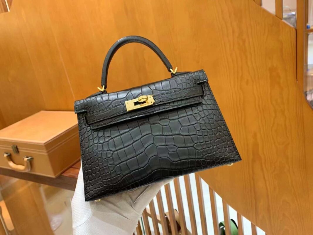 Mini Kelly in Black Matte Crocodile GHW