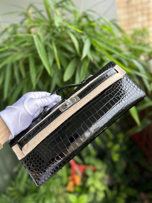 Kelly Cut 31 in Noir Shiny Crocodile