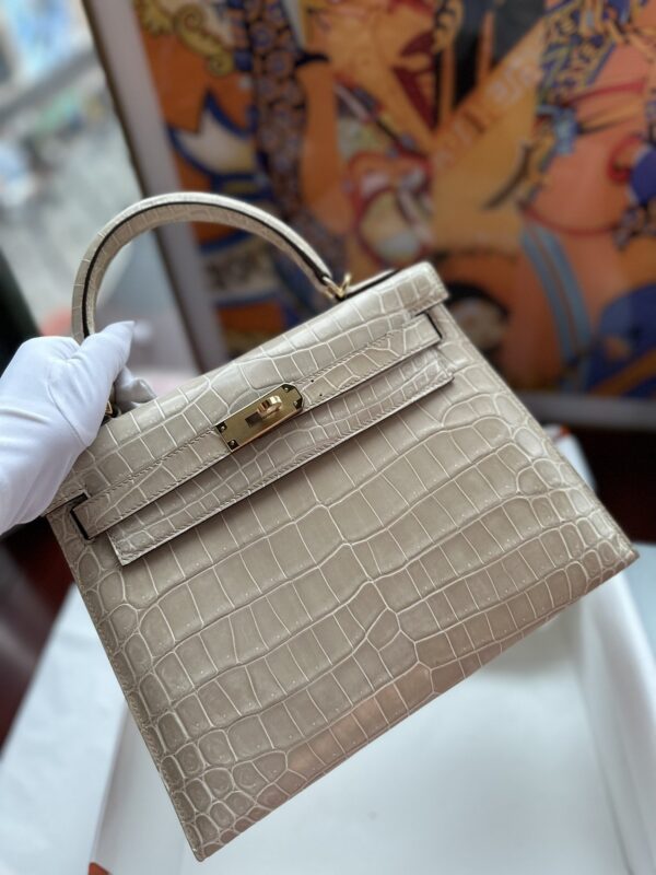 Kelly 28 in Craie Shiny Niloticus Crocodile