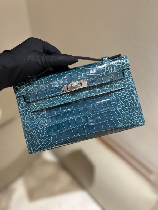 Kelly Pochette Bags in Shiny Alligator