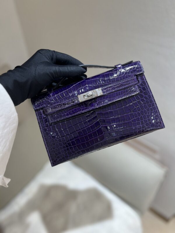 Kelly Pochette Bags in Shiny Alligator