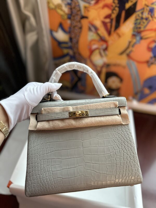 Kelly 25 in Gris Perle Matte Alligator GHW