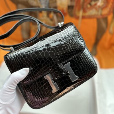 Constance 18 in Noir Shiny Alligator