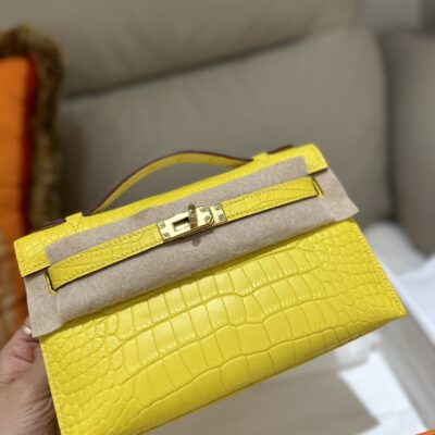 Kelly Pochette in Jaune de Naples Matte Alligator